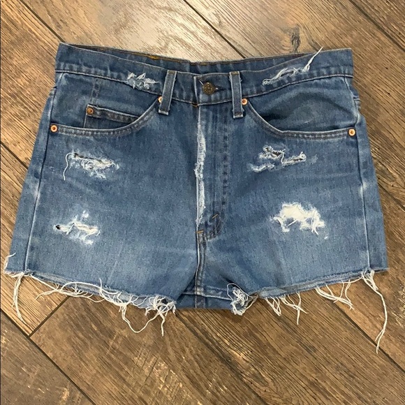 Levi’s Distressed Cut Off Jean Shorts - Picture 2 of 7